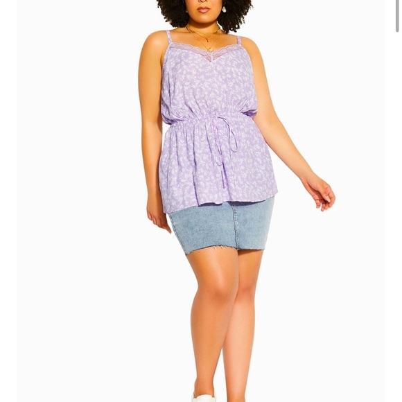 City Chic Tops - Trendy Floating Daisy V-neck Camisole Top, NWT